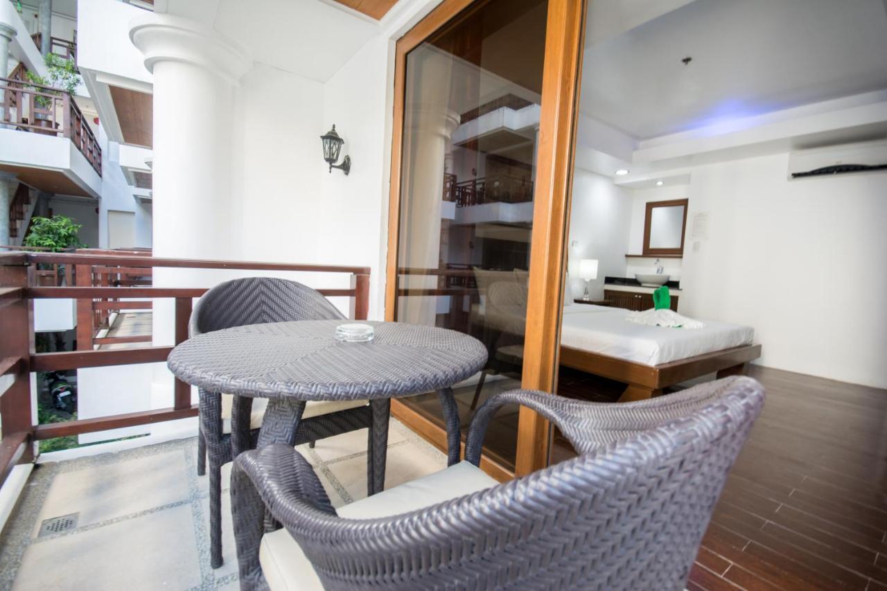 Giulius Boracay Italian Resort Balabag  Exterior photo