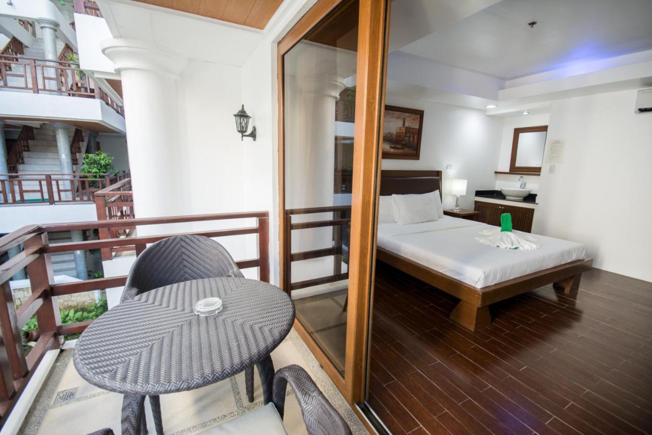 Giulius Boracay Italian Resort Balabag  Exterior photo